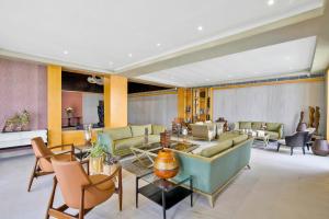 Pramod Lands End Resort, a member of Radisson Individuals的休息区