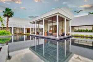 Pramod Lands End Resort, a member of Radisson Individuals内部或周边的泳池