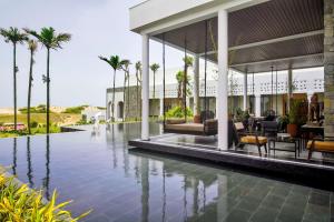 Pramod Lands End Resort, a member of Radisson Individuals内部或周边的泳池