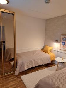 En eller flere senge i et værelse på Ellivuori Resort Hehku 2