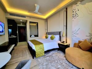 Pramod Lands End Resort, a member of Radisson Individuals客房内的一张或多张床位
