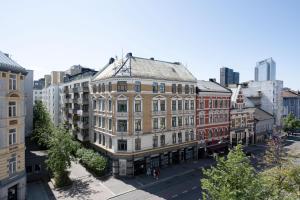 una vista aérea de un edificio en una ciudad en Bob W Gamle Oslo en Oslo