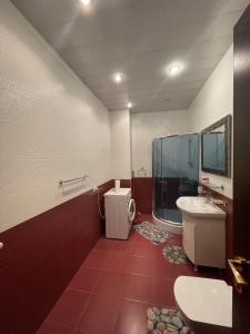 O baie la Opera Luxury Apartment