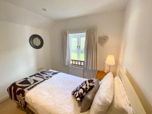 a bedroom with a bed and a window at Florabil in Sidbury