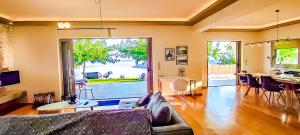 Гостиная зона в Avatonblue Villa Nafplio