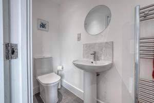 Koupelna v ubytování Luxurious Birmingham Home Private Parking WiFi - near to NEC and QEH