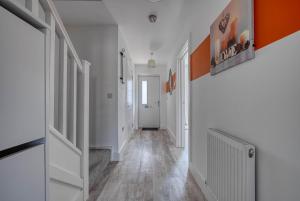 Fotografie z fotogalerie ubytování Luxurious Birmingham Home Private Parking WiFi - near to NEC and QEH v destinaci Longbridge