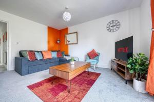 Posezení v ubytování Luxurious Birmingham Home Private Parking WiFi - near to NEC and QEH