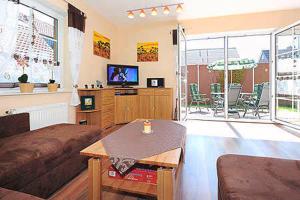 TV a/nebo společenská místnost v ubytování Ferienhaus Strandkorb + 29 fotografií