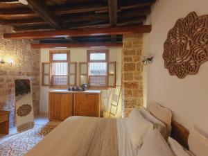 a living room with a bed and a kitchen at Suzanne Suite in ‘Akko