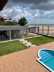 a house with a swimming pool next to the ocean at Solar Calixto in Belém