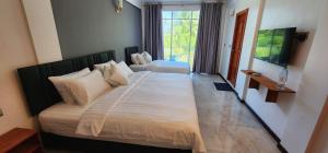 Postel nebo postele na pokoji v ubytování Rihiveli Residence Thoddoo
