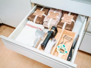 a drawer filled with towels and a hairdryer at シテコベハウス in Yokosuka