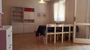a kitchen with a table and chairs in a room at Delta Blu Residence Village in Lido di Pomposa