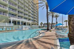 Бассейн в Boardwalk Beach Resort #806 by Book That Condo или поблизости