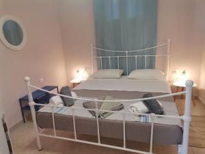 Ένα ή περισσότερα κρεβάτια σε δωμάτιο στο Blue central apt 10 min to the port/ wash machine