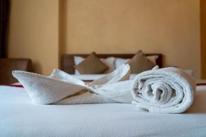 Rúm í herbergi á Holiday Hostel