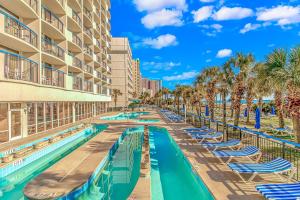 Πισίνα στο ή κοντά στο Updated One Bedroom Condo- Boardwalk Resort Unit 837 - Direct Oceanfront! Sleeps 8!