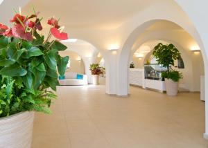 Vstupní hala nebo recepce v ubytování Hotel Cala Reale + 37 fotografií