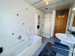 Koupelna v ubytování Charmantes Landhaus + 11 fotografií
