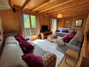 a living room with couches and a television in a cabin at Chalet Châtel, 5 pièces, 8 personnes - FR-1-198-220 in Châtel