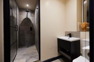 a bathroom with a shower and a sink at The Whitechapel Place - Stunning 2BDR Flat with Balcony in London