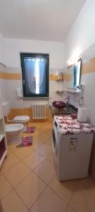 A bed or beds in a room at CASA APPARTAMENTO VACANZE La fermata delle rondini