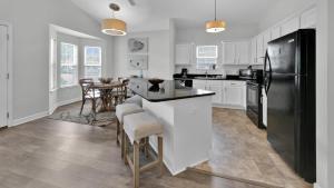 Köök või kööginurk majutusasutuses Luna Sea - Is a short walk to the beach and close to Seaside