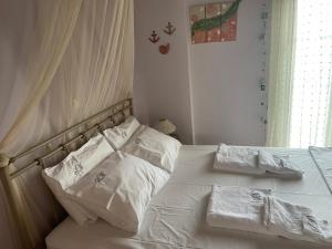 Voodi või voodid majutusasutuse Sea Urchin Apartment Neos Kosmos toas