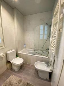 a bathroom with a toilet and a sink and a tub at Passeig de Gracia Studio Loft in Barcelona