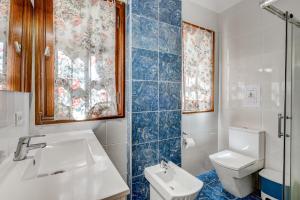 a bathroom with a white sink and a toilet at Cozy two bedrooms apartament in the heart of Los Gigantes in Acantilado de los Gigantes +8 photos