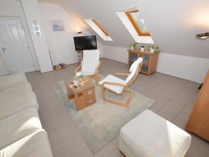 Area tempat duduk di Comfortable Apartment in Nemojov near Forest