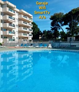 a large swimming pool in front of a apartment building at VANCOUVER en SALOU in Salou