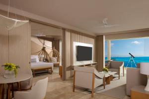 a junior suite with a view of the ocean at Breathless Cancun Soul Resort & Spa - Adults Only - All Inclusive in Cancún
