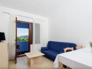 Un lugar para sentarse en Apartment with WiFi at 4 km from city of Trogir