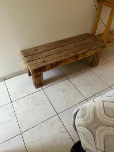 a wooden bench sitting on top of a tiled floor at Hotel Regina “El Llano” in Cosalá