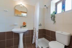 Ένα μπάνιο στο Barbara Ann Apartments +6 φωτογραφίες