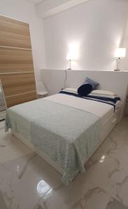 A bed or beds in a room at Appartamenti Reali Bonaccini