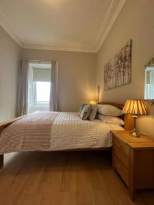 Postel nebo postele na pokoji v ubytování Luxury Victorian spacious flat