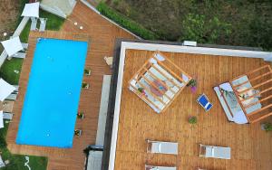 an overhead view of a building with a swimming pool at Albergo Ristorante Cavaliere in Caselle in Pittari