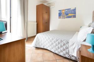 A bed or beds in a room at Residence Del Sole