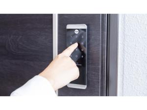 a person is pressing a button on a electrical socket at ESLEAD HOTEL Namba Daikokucho - Vacation STAY 86025v in Osaka
