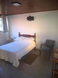 En eller flere senge i et værelse på Chalés da Serra