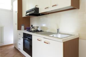 A kitchen or kitchenette at Residence Del Sole