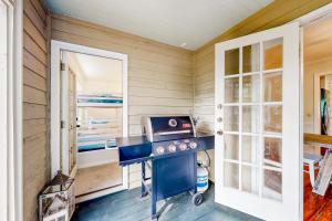 Gallery image of Three Kings in Demere Park