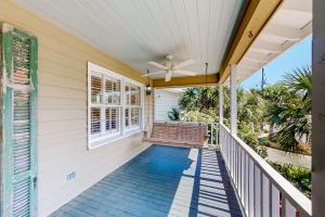 Gallery image of Three Kings in Demere Park