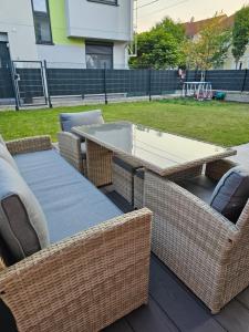 a patio with wicker furniture and a table and chairs at Cosy & elegant Cityhouse with garden in Vienna