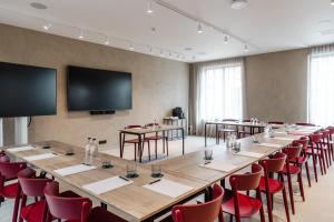 a large conference room with a large table and chairs at Hotel T in Waregem