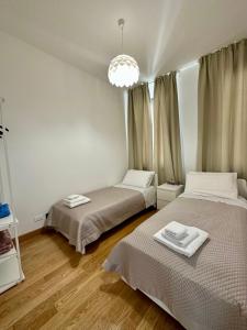 A bed or beds in a room at Due Passi dal Porto