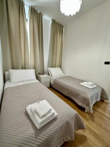 A bed or beds in a room at Due Passi dal Porto